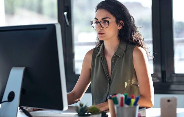 <i>Las mujeres perciben en promedio US$31,33 por hora, frente a los US$38,66 que cobran los hombres. Foto de iStock</i>