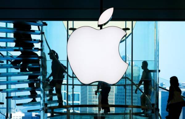 <i>El CAT dictaminó que Apple había abusado de su posición dominante desde octubre de 2015 hasta finales de 2020 al excluir la competencia en el mercado de distribución de aplicaciones y al cobrar precios excesivos e injustos como comisión a los desarrolladores. Nikada / Getty Images</i>