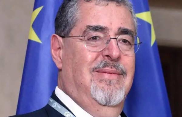 <b></b>Es el momento de dejar atrás ese pasado. Al doctor García Luna le deseo claridad, firmeza y serenidad para asumir la responsabilidad que recibe, afirmó el presidente Arévalo. (Foto: DW)