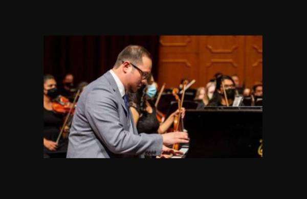 Pianista hondureño se gradúa con honores de la Northwestern State University