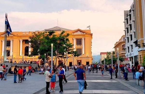 <i>La confianza de los hogares salvadoreños cae mientras el PIB avanza 4,8%. (Foto: Archivo)</i>