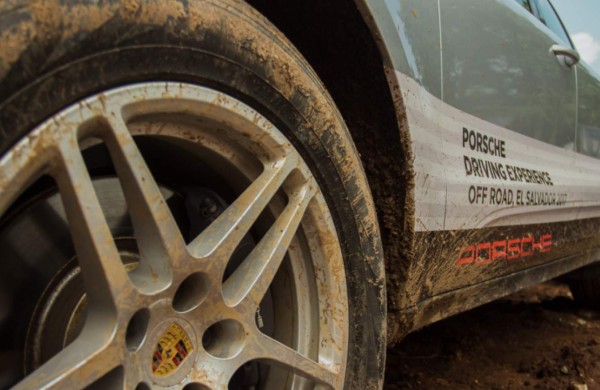 Porsche, sin miedo a caminos extremos