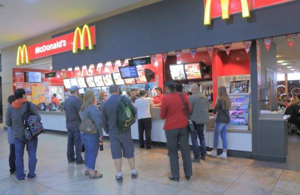 McDonald’s planea recortes de empleos en medio de la expansión