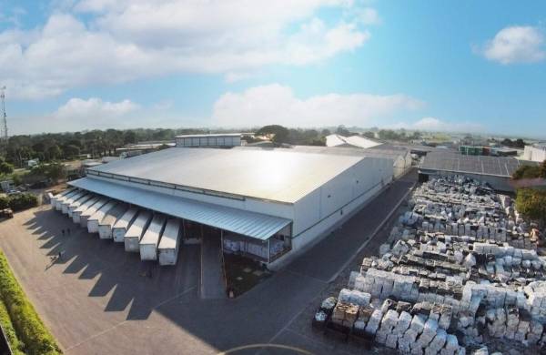 <i>En la fábrica de Alas Doradas se produce anualmente más de 50.000 toneladas métricas de papel. FOTO CORTESÍA</i>