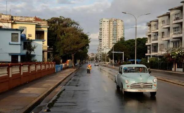 <i>El Centro de Estudios de la Economía Cubana, adscrito a la Universidad de La Habana, estima que el PIB del país se contrajo alrededor de 5% en 2025, el tercer año consecutivo de caída. (Foto: DW)</i>