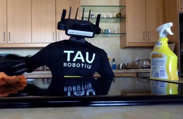 <i>Dos robots pueden trabajar simultáneamente durante esa misma hora, lo que permite limpiar espacios más grandes en el mismo intervalo de tiempo. Foto de cortesía</i>
