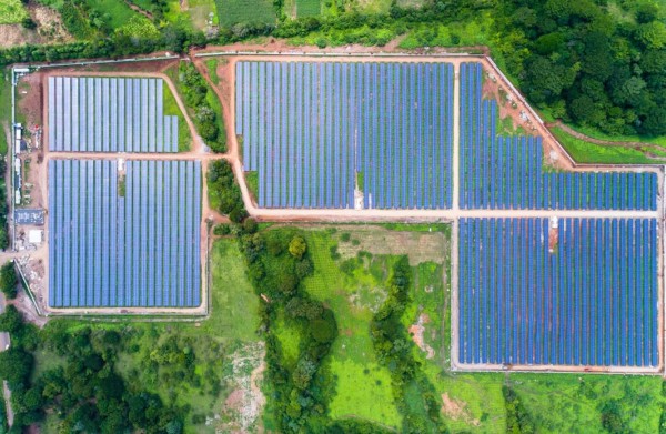 El Salvador: Inicia operaciones el parque fotovoltaico La Unión