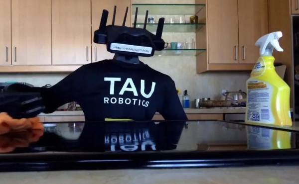 <i>Dos robots pueden trabajar simultáneamente durante esa misma hora, lo que permite limpiar espacios más grandes en el mismo intervalo de tiempo. Foto de cortesía</i>