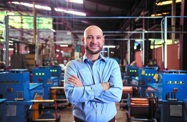 Rodrigo O’Byrne, CEO de Enerwire, una de las dos únicas empresas de manufactura eléctrica de Centroamérica. La compañía produce cerca de 12.500 toneladas anuales de conductores eléctricos y desarrolla una inversión de US$50 millones en una nueva planta en San Luis Talpa, El Salvador, que incrementará en un 50 % su capacidad de producción, fortaleciendo el suministro de infraestructura energética para la región.