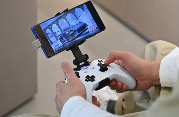 Microsoft lanza su nueva Xbox, dos días antes que Sony