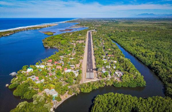 <i>El aeródromo El Zapote se suma a otras infraestructuras habilitadas para este tipo de operaciones, como el aeródromo de El Jagüey, en La Unión, y helipuertos en San Salvador y Nuevo Cuscatlán. Foto de cortesía</i>