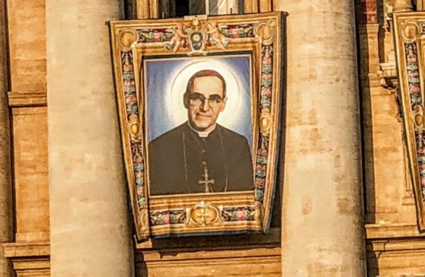 Óscar Arnulfo Romero ya es el primer santo de El Salvador