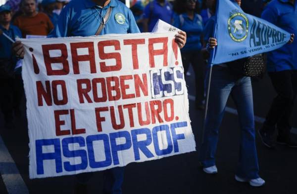 <i>Imagen de archivo de una protesta en contra de una ley para reformar la seguridad social el pasado 18 de marzo, en Ciudad de Panamá (Panamá). EFE/ Bienvenido Velasco</i>