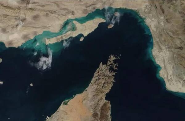 Más de 40 países presionan a Irán para reabrir Ormuz