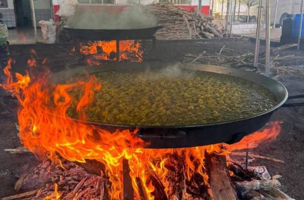 <i>El costo de la entrada es de 10.000 colones, que incluye un plato fuerte (paella o parrilla), ensalada, refresco y un número para las rifas.</i>