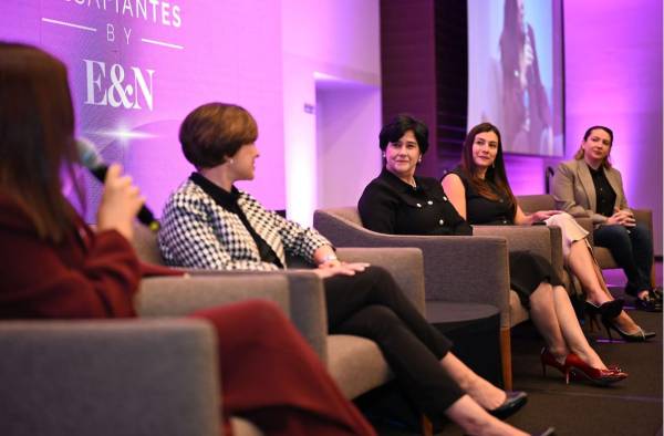 <i>María Antonieta del Cid, actual directora del Consejo de Administración Banco Agromercantil de Guatemala (BAM); Reina Irene Mejía, directora de Banca Privada para Centroamérica y Caribe de Citi; Marcela Castillo, Directora financiera de Castillo Hermanos/ Alimentos | Guatemala y Gloriana Carballo, gerente de Ventas, Marketing y Desarrollo de Negocio de la fintech costarricense Tilopay. FOTO Catalina Delgado / E&amp;N</i>