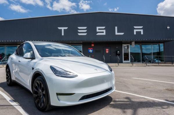<i>El Tesla Model Y fue el automóvil más vendido en el mundo en 2023, hecho sin precedentes para un coche eléctrico. Las ventas crecieron un 64 % en un año hasta alcanzar 1,23 millones de unidades. </i>
