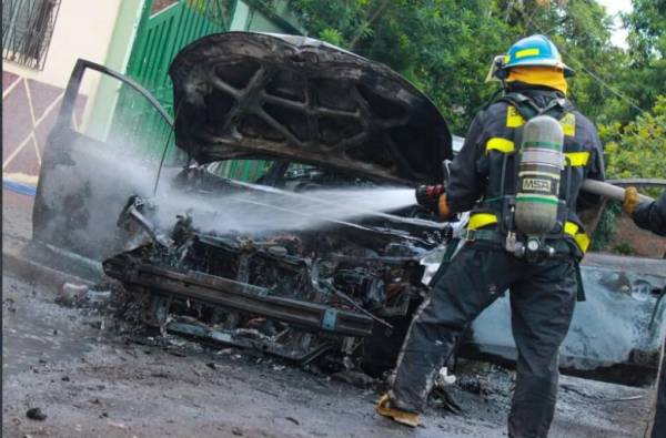 El Salvador: Avalan nuevo impuesto de 5 % a los seguros para financiar a bomberos