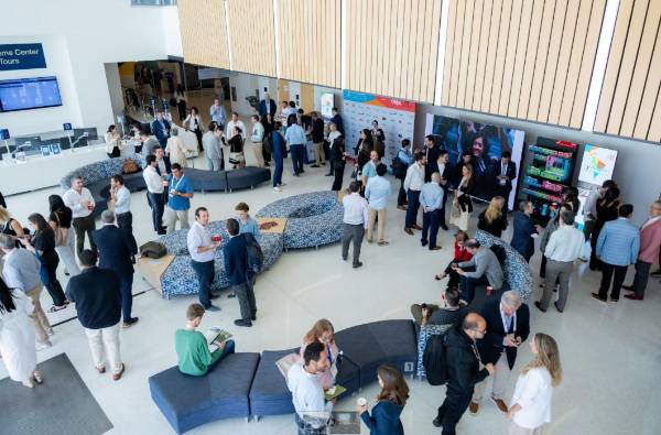 Latin Consumer Summit vuelve a Miami con foco en IA, omnicanalidad y cambios en el mercado hispano