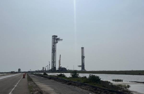 <i>Fotografía de archivo de la plataforma de lanzamiento de cohetes de la empresa aeroespecial SpaceX en la ciudad de Starbase a las afueras de Brownsville, en el sur de Texas (EE.UU.). EFE/Alejandra Arredondo</i>