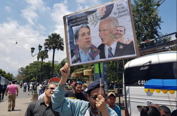 Guatemala: Los indignados copan calles y plazas en protesta anticorrupción