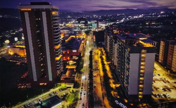 <i>La región vive una tendencia marcada hacia la verticalización: edificios más altos de vivienda y eficientes, especialmente en zonas urbanas. Foto Salvador Meléndez / E&amp;N</i>