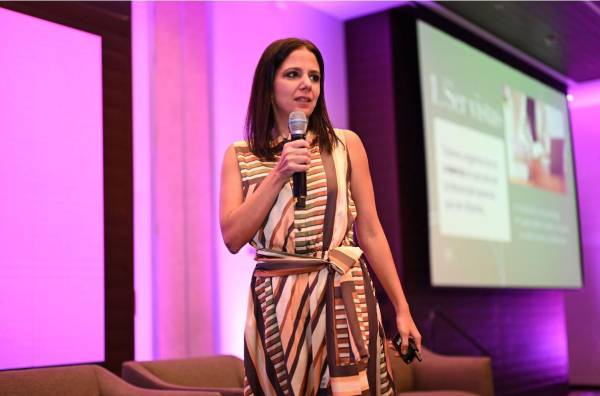 <i>Mireya Naseer, coach en Mentalidad y Crecimiento Personal, en nuestro evento Mujeres Desafiantes 2025. FOTO CATALINA DELGADO / E&amp;N</i>