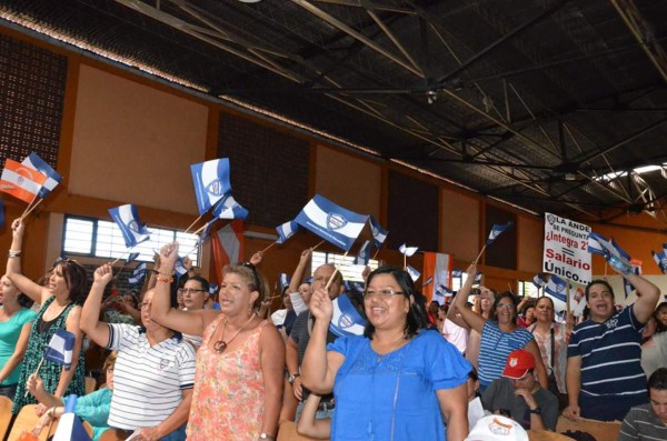 Costa Rica: educadores se mantienen en huelga
