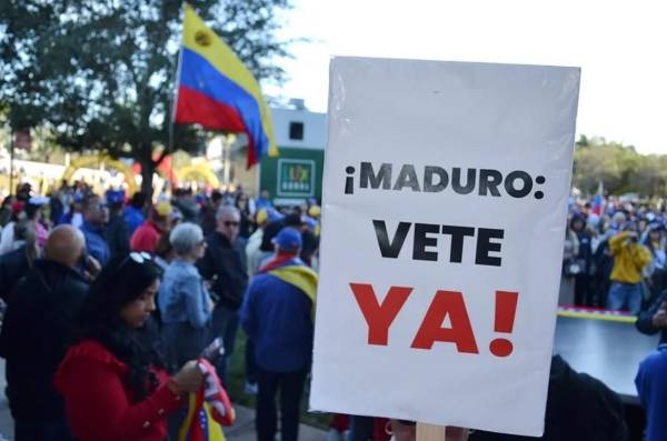 Los venezolanos en exilio ansían regresar a una Venezuela libre, pero no están de acuerdo con entregar riquezas a cambio de una liberación. (EFE/ Antoni Belchi)