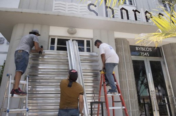 Masivo éxodo en el Sur de la Florida para huir del huracán Irma