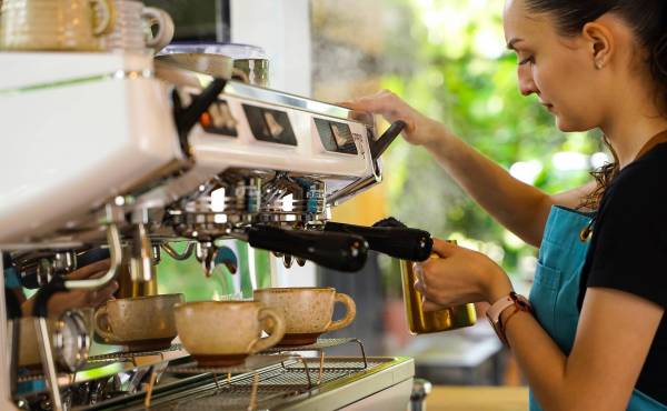 <i>Los ensayos aleatorizados, el tipo de diseño de estudio más riguroso y fiable, han demostrado que el consumo de cafeína en el café se asocia a un menor riesgo de fibrilación auricular, pero también a un mayor riesgo de contracciones ventriculares prematuras. Foto de iStock</i>