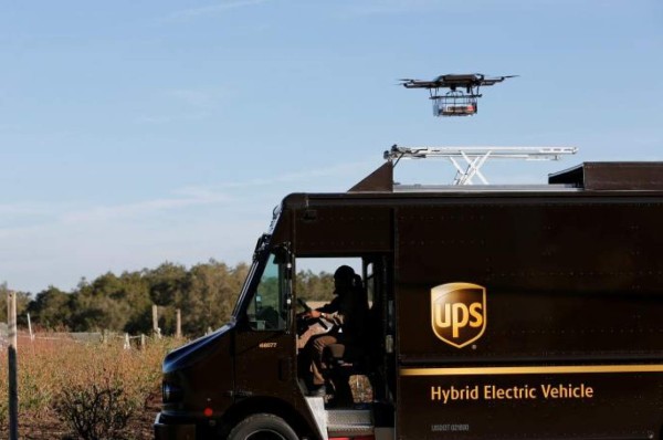 UPS prueba entregas con camionetas y drones