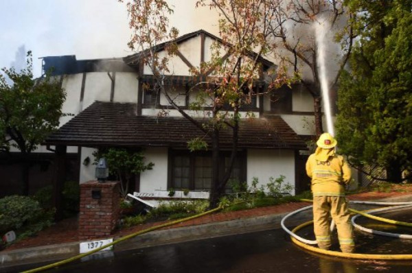 Incendios en California alcanzan a millonarias casas en Bel-Air