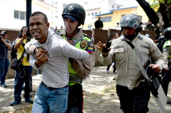 Oposición venezolana exige se devuelvan potestades al Parlamento