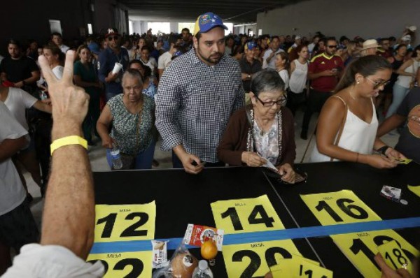 Oposición define 'ofensiva final' contra Maduro