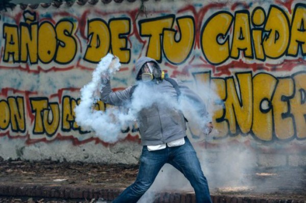 Venezuela: Estudiantes chocan con policías en nueva jornada protestas