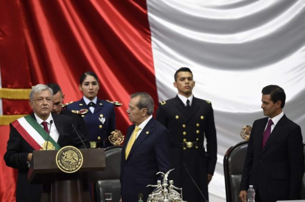 México: AMLO promete perseguir a los corruptos en su primer día como presidente