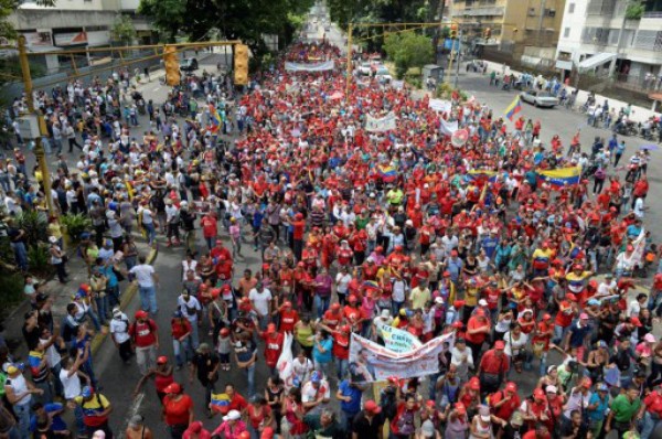 Venezuela: Opositores y chavistas copan Caracas en la 'madre de todas las marchas'