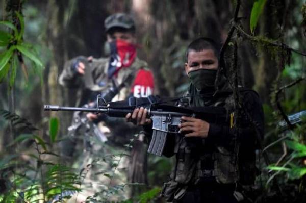 Petro pide al ELN seriedad para acordar cese al fuego regional en Colombia