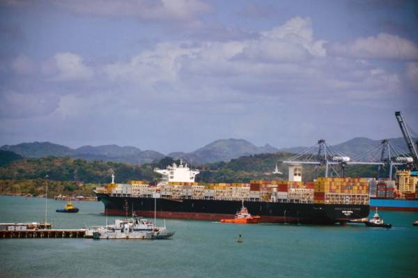 <i>El Carpe Kortia es un portacontenedores de 330 metros de eslora y se dirigía al puerto panameño de Rodman, en el Canal, desde el puerto peruano del Callao, según fuentes navieras.</i>