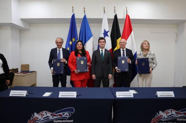<i>Las autoridades aduaneras de Bélgica, Francia, Países Bajos y Panamá firmaron una declaración conjunta para reforzar el intercambio de experiencias e información. Foto de cortesía</i>