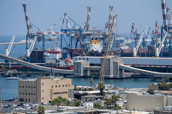 <i>La coalición Flotilla de la Libertad denunció en la madrugada del lunes que los tripulantes del barco de ayuda humanitaria Madleen, con 12 activistas a bordo, entre los que se encuentra la activista Greta Thunberg, fueron secuestrados por las fuerzas israelíes. En una publicación en X la organización humanitaria escribió: ¡SOS! Los voluntarios de 'Madleen' fueron secuestrados por las fuerzas israelíes. ¡Presionen a sus ministerios de Asuntos Exteriores y ayúdennos a mantenerlos a salvo!. EFE/ Magda Gibelli</i>