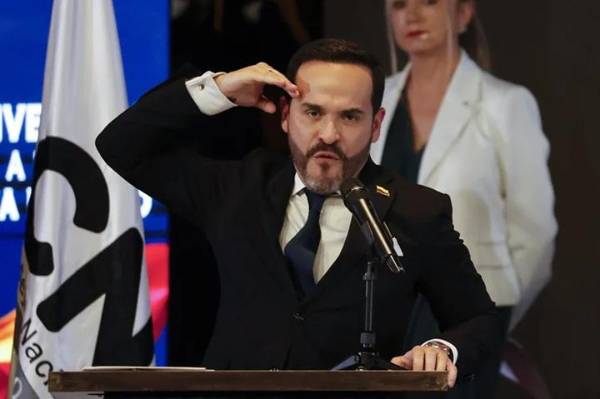 Según el presidente electo, su deber es proteger los intereses de la Nación y garantizar una transición seria, transparente y al servicio de los colombianos. (Foto: EFE)