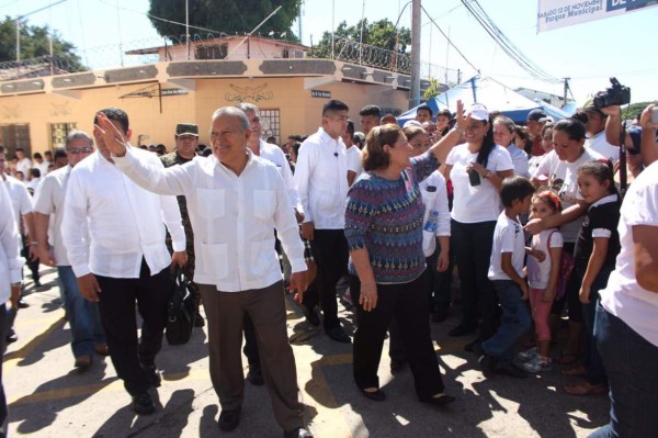 El Salvador: Presidente pide a Trump respeto a derechos de migrantes