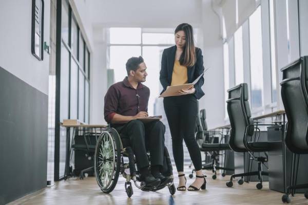 <i>De acuerdo con ManpowerGroup, reunir personas con diferentes experiencias, trayectorias, edades, géneros, culturas y formaciones enriquece la toma de decisiones y favorece la generación de ideas innovadoras. Edwin Tan / Getty Images</i>