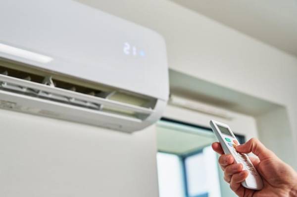 Contar con un sistema de aire acondicionado incrementa el consumo eléctrico del hogar en un 36 % en promedio. Foto de Lazy_Bear / Getty Images/iStockphoto
