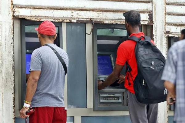 Sin Visa ni Mastercard, Cuba queda más aislada. (Foto: EFE)