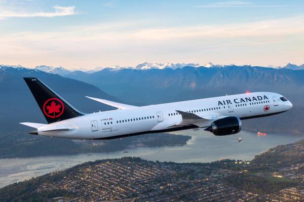 Con más de 55 vuelos diarios y 80.000 asientos semanales, la empresa afirma que ofrecerá el servicio más completo entre las aerolíneas canadienses hacia la región. Foto cortesía