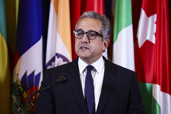 <i>UNESCO Director-General candidate Khaled El-Anany speaks after a vote of the UNESCO executive council in Paris, France, 06 October 2025. The new Director-General of UNESCO will be announced in Samarkand, Uzbekistan on 06 November 2025. (Francia) EFE/EPA/TERESA SUAREZ</i>