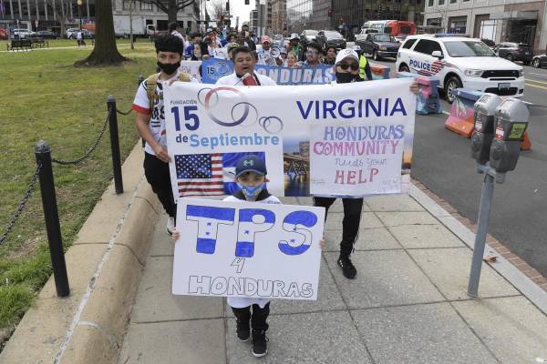 Activistas e inmigrantes hondureños marchan rumbo a la Casa Blanca en Washington, D.C (EE.UU). Imagen de archivo. EFE/Lenin Nolly